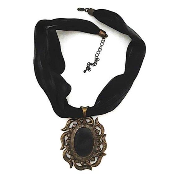 BLACK Satin Cameo Crystal Brass Pendant-Necklace - Picture 7 of 9